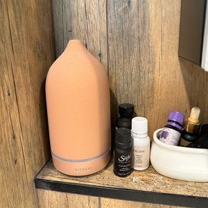 Vitruvi diffuser with assortment of oils